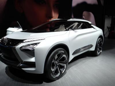 Mitsubishi e-Evolution Concept a Mitsubishi Outlander PHEV