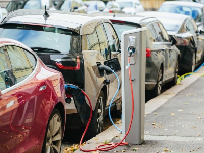 Elektromobily raz budú lacnejšie než benzínové autá, naozaj