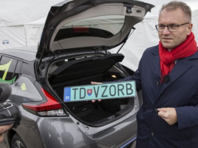 Zelené ŠPZ pre elektromobily klopú na dvere